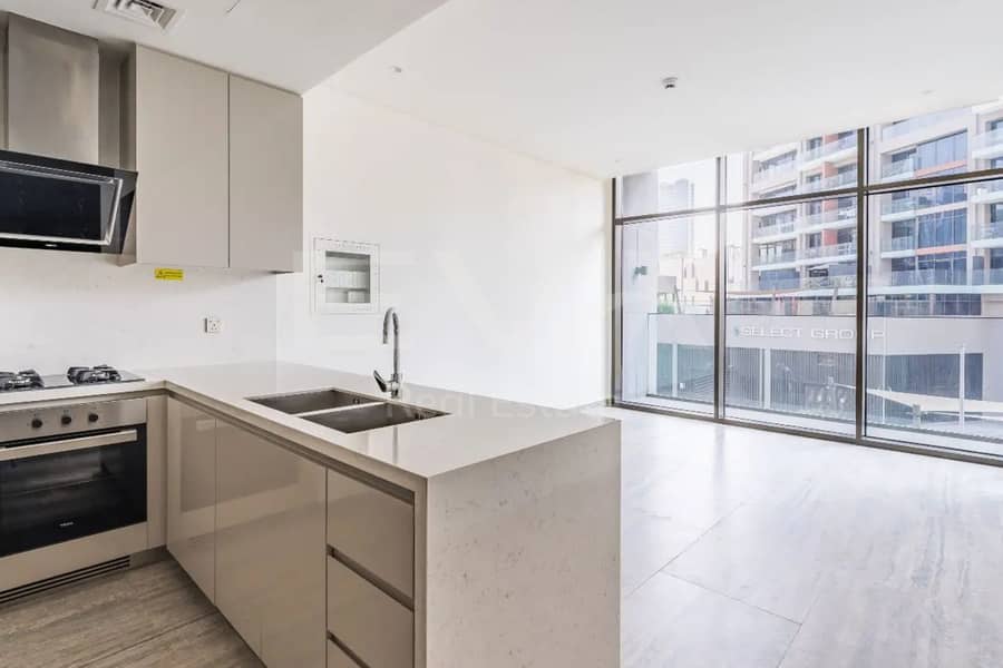 Vacant | Unfurnished | Fully Equipped Kitchen