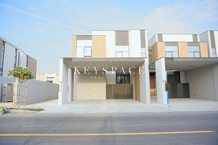 ELEGANT 4BR VILLA l G + 1 FLOOR l BRAND NEW l SINGLE ROW