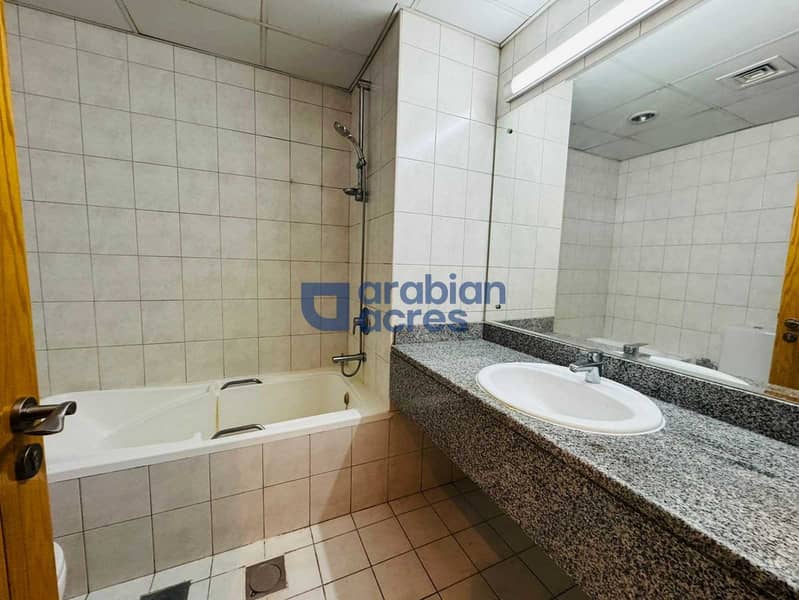 Well Maintained | Exclusive | Very Spacious - Image 10