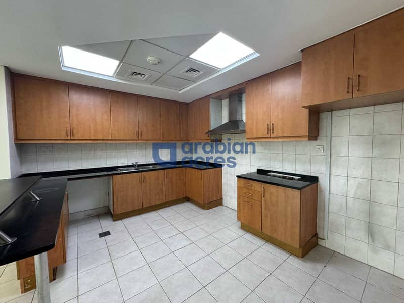 Exclusive | Very Spacious | Well Maintained - Image 6