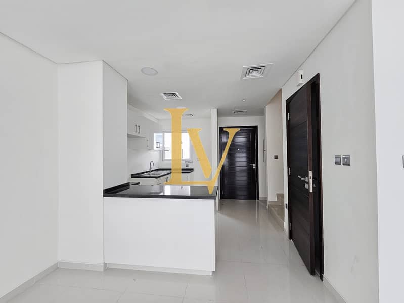 RRM | 3 Bedrooms | Open kitchen | Middle | Ready