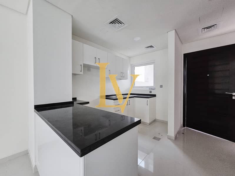 RRM | 3 Bedrooms | Open kitchen | Middle | Ready