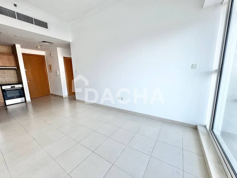 Available | Unfurnished | Canal/Burj Khalifa View - Image 6