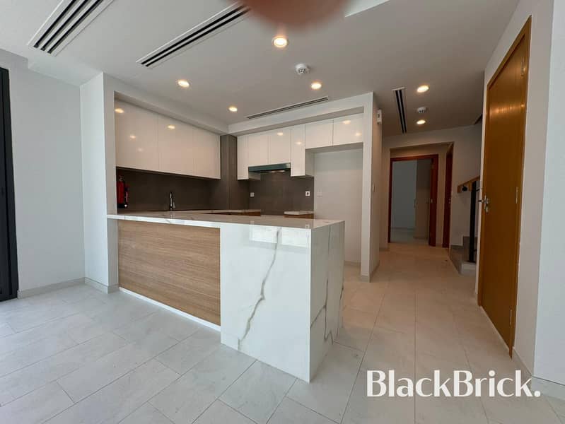 Poolside Family Home | Premium amenities