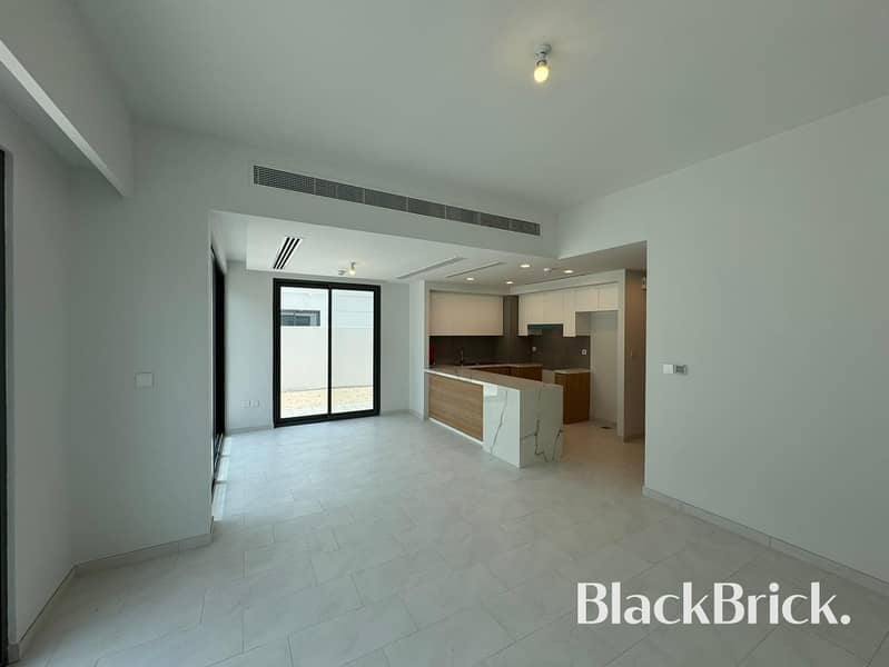 Poolside Family Home | Premium amenities