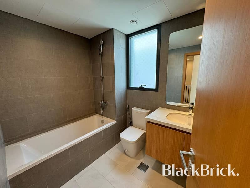 Poolside Family Home | Premium amenities - Image 35