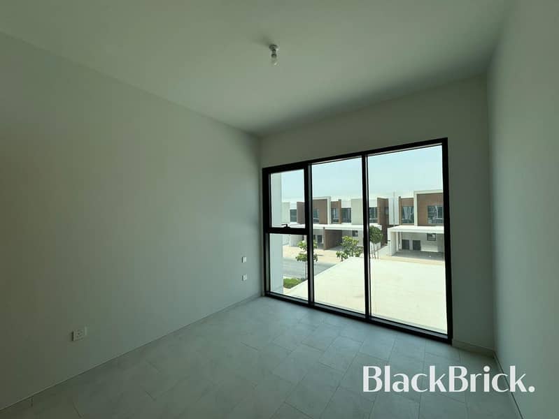 Poolside Family Home | Premium amenities - Image 38