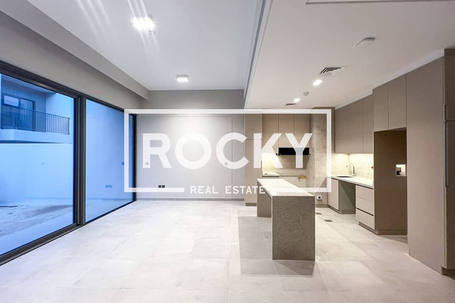 Spacious 3BR Plus Maids Room | Ideal Location - Image 6