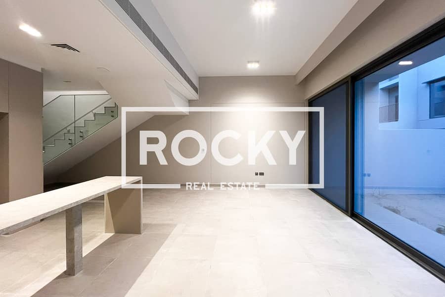 Spacious 3BR Plus Maids Room | Ideal Location - Image 7