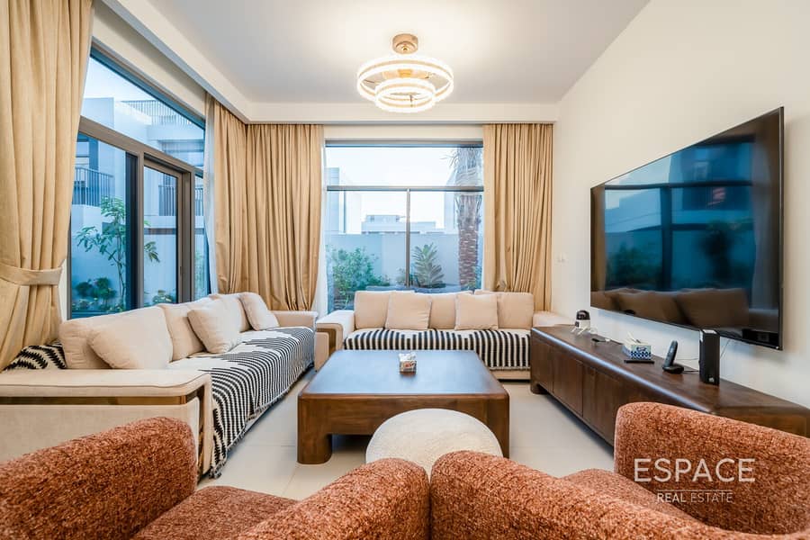 Vastu | Vacant | Landscaped | Furnished