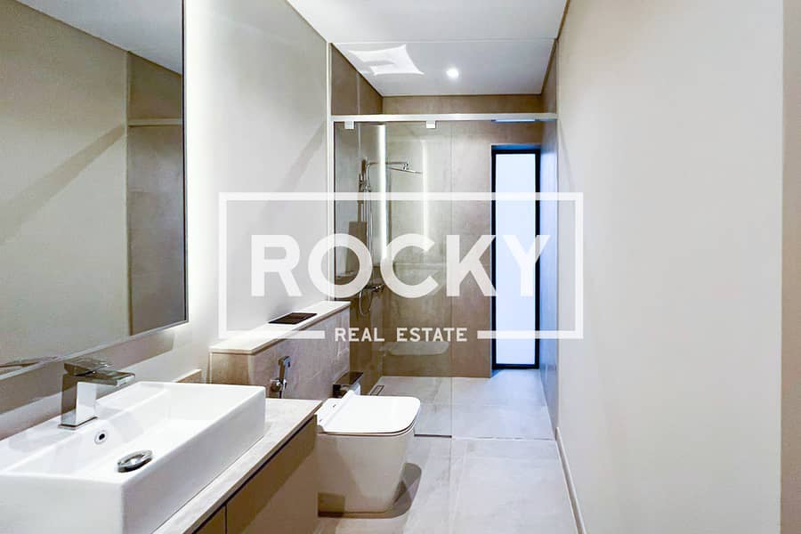 Spacious 3BR Plus Maids Room | Ideal Location - Image 11