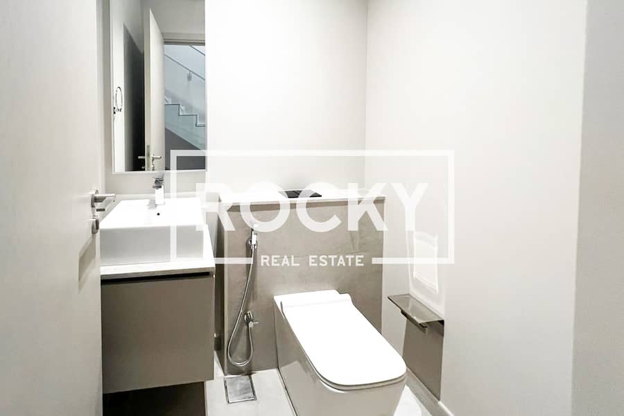 Spacious 3BR Plus Maids Room | Ideal Location - Image 12