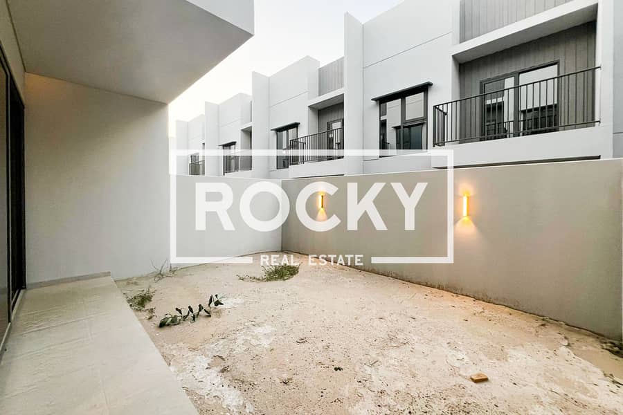 Spacious 3BR Plus Maids Room | Ideal Location - Image 15