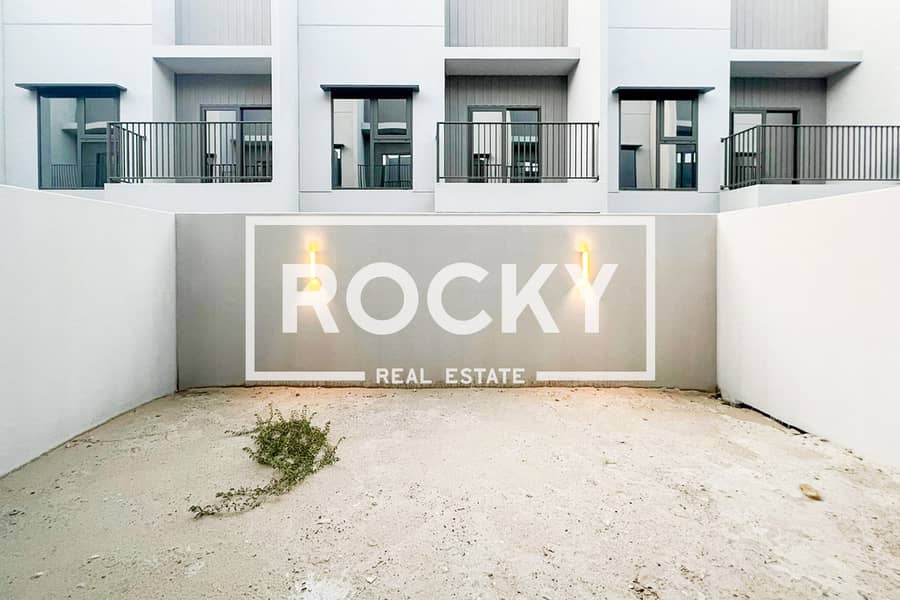 Spacious 3BR Plus Maids Room | Ideal Location - Image 16