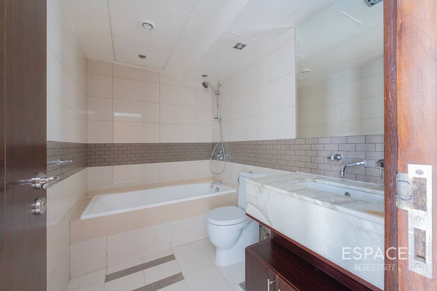 Water Level | Spacious 1BR | Chiller Free - Image 8