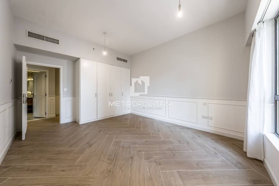 Marina Skyline View | Upgraded | Spacious Layout