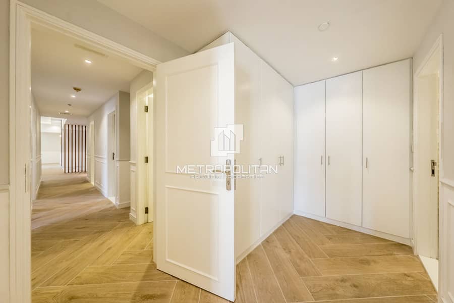 Marina Skyline View | Upgraded | Spacious Layout - Image 19