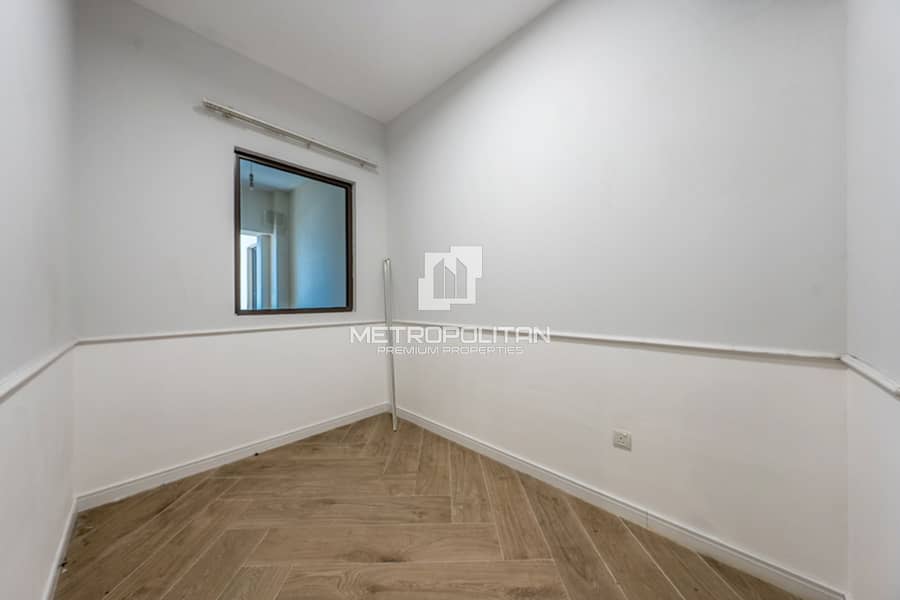 Marina Skyline View | Upgraded | Spacious Layout - Image 25