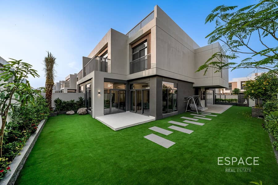 Vastu | Vacant | Landscaped | Furnished