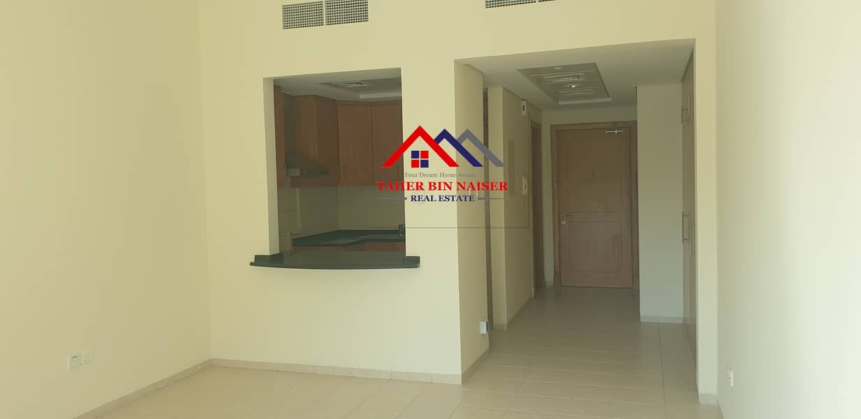 NEXT TO METRO L SHA PE BALCONY STUDIO FLAT FOR SALE