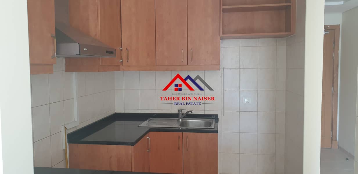 NEXT TO METRO L SHA PE BALCONY STUDIO FLAT FOR SALE - Image 6