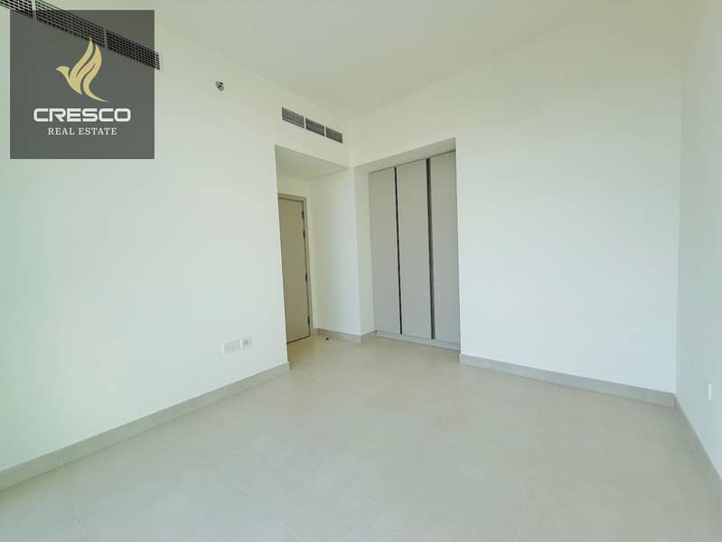 Luxurious | Waterfront Living | Prime Location - Image 8