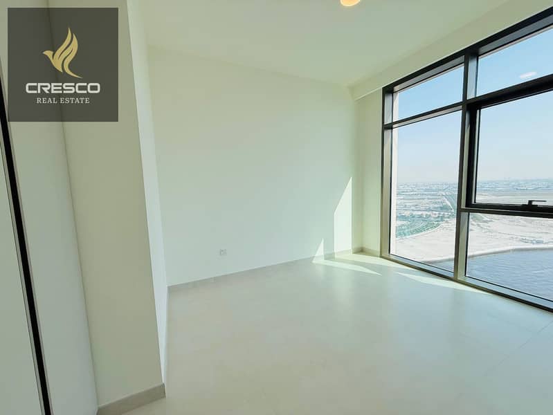 Luxurious | Waterfront Living | Prime Location - Image 9