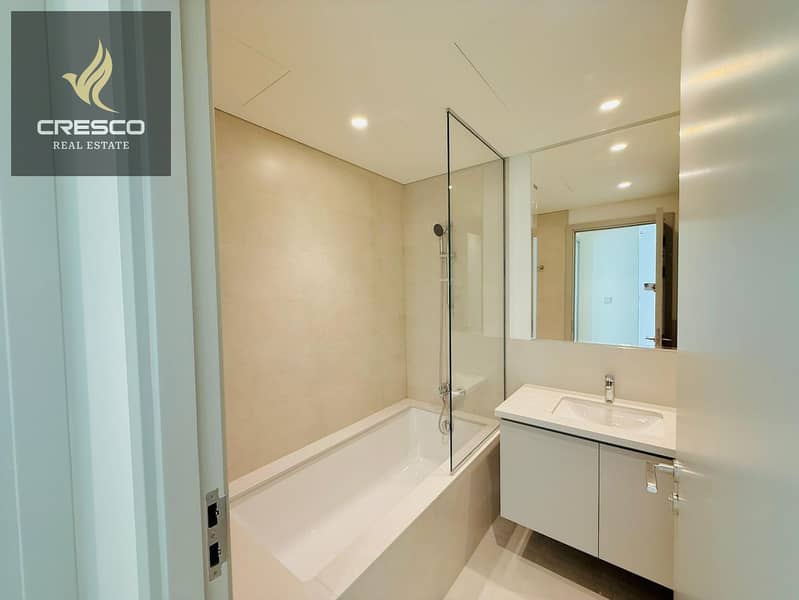 Luxurious | Waterfront Living | Prime Location - Image 11