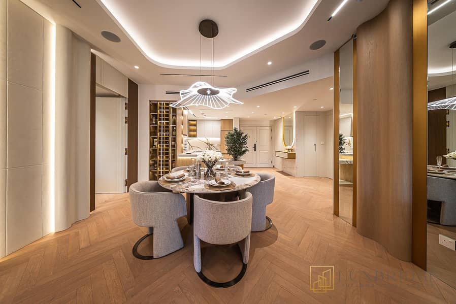 Vacant | Sea View | Prime Location - Image 8