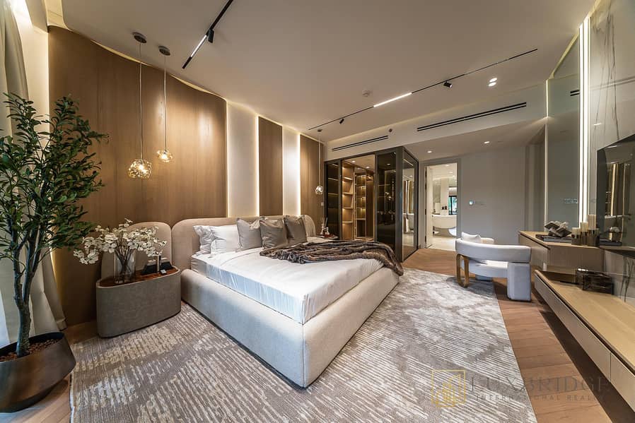 Vacant | Sea View | Prime Location - Image 15