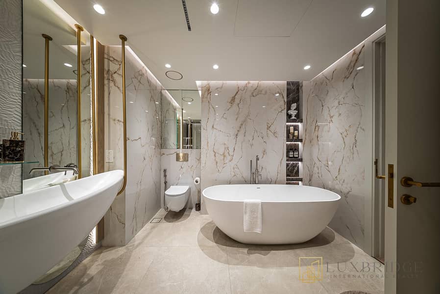 Vacant | Sea View | Prime Location - Image 18