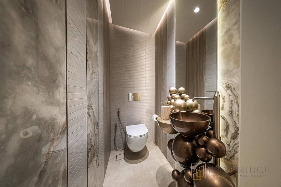 Vacant | Sea View | Prime Location - Image 19