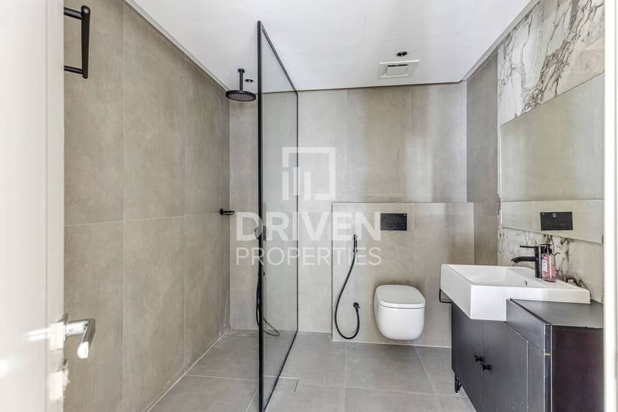 Fully Renovated | Amazing Marina View | Big Layout - Image 12