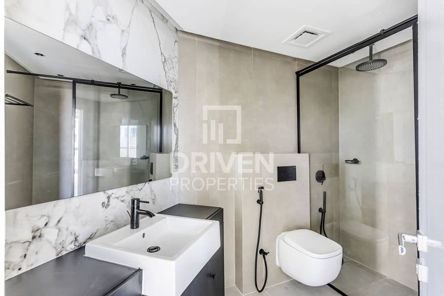 Fully Renovated | Amazing Marina View | Big Layout - Image 13