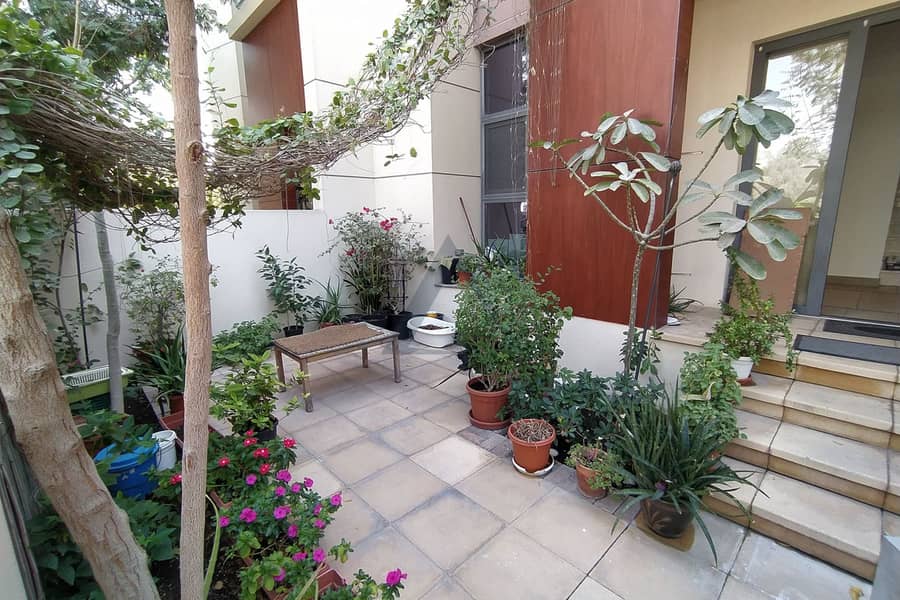 Spacious 4 BR + Maid| Prime Community Living | Vacant - Image 8