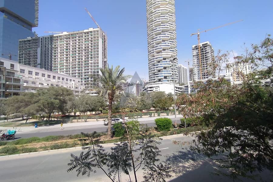 Spacious 4 BR + Maid| Prime Community Living | Vacant - Image 11