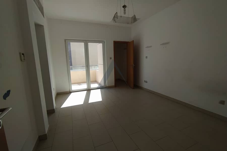 Spacious 4 BR + Maid| Prime Community Living | Vacant - Image 21