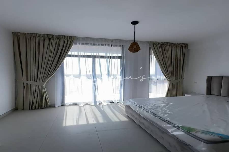 Vacant | Fully Furnished | Up to 10 Cheuqes |