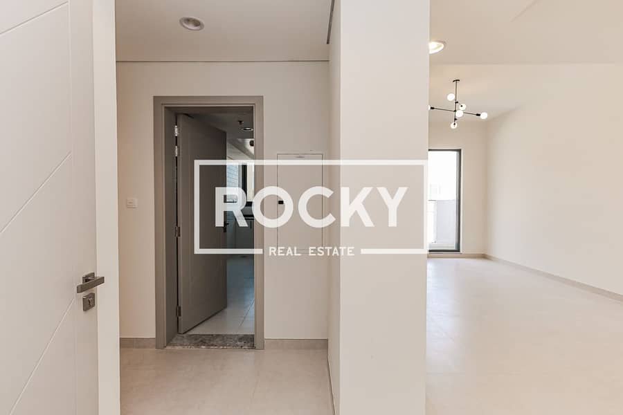 Spacious 1 B/R Apartment with Parking | Al Warqa 1