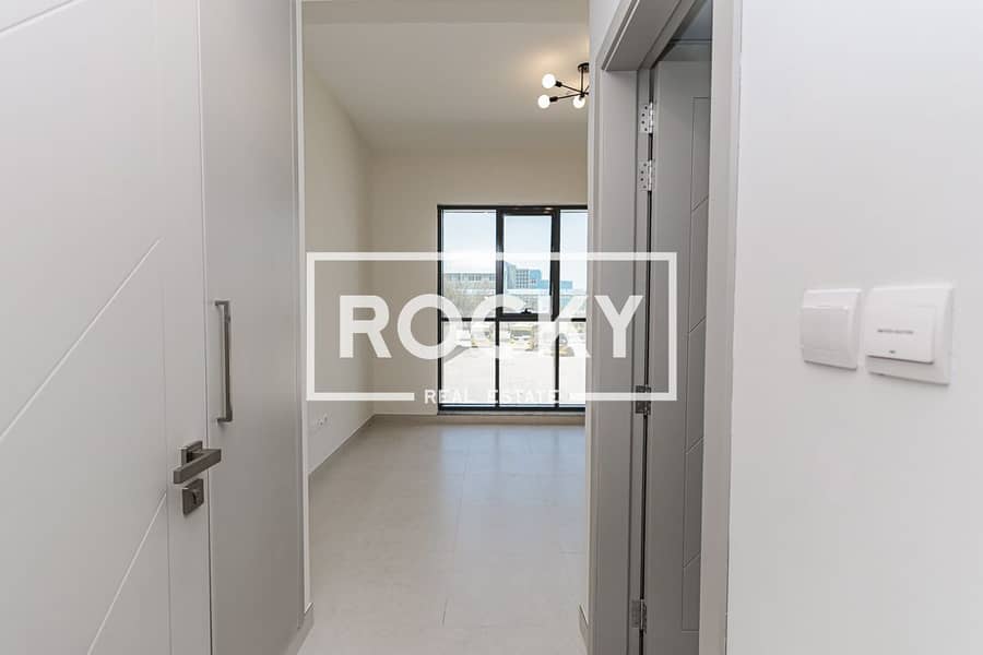 Spacious 1 B/R Apartment with Parking | Al Warqa 1 - Image 8