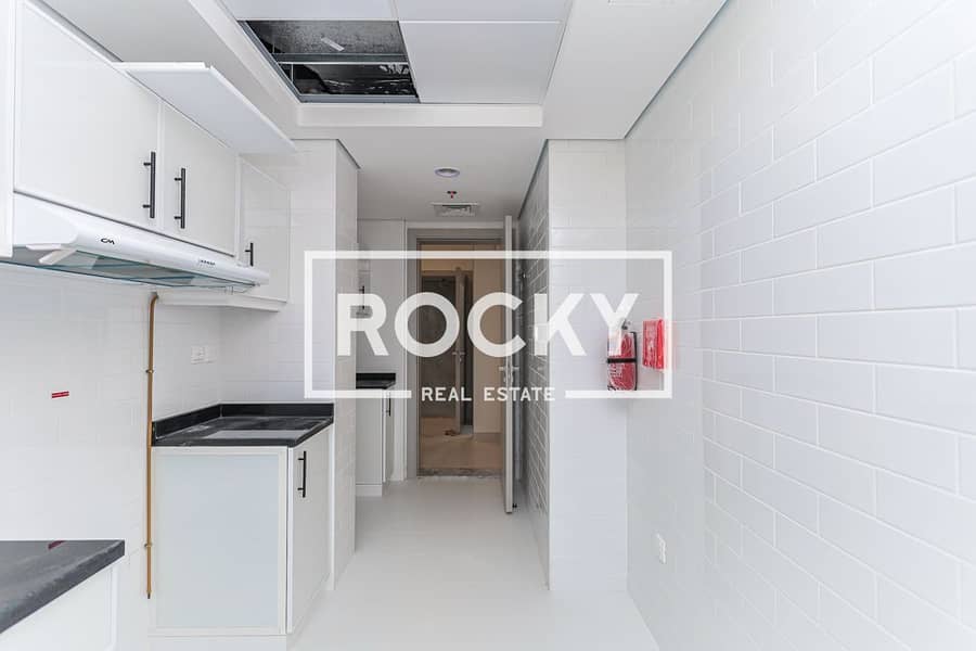 Spacious 1 B/R Apartment with Parking | Al Warqa 1 - Image 17