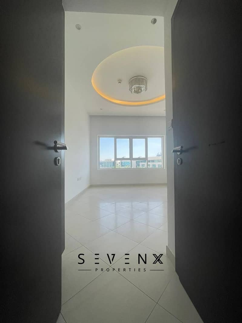 Large 3BR | Walk-In Closet | Bright Layout