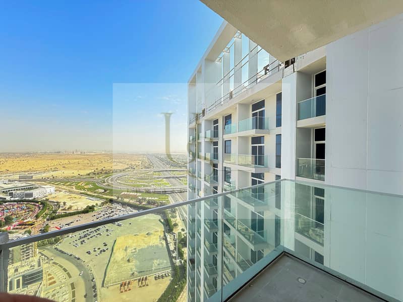 HIGH FLOOR | UNOBSTRUCTED VIEW | EQUIPPED KITCHEN