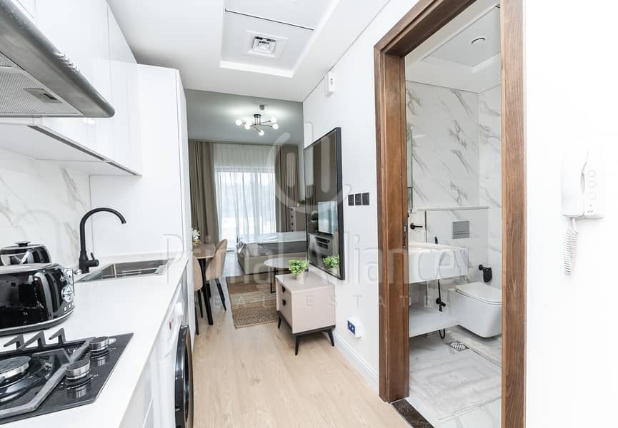 New Fully Furnished | Upgraded | Middle Floor