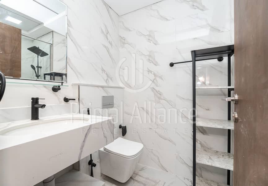 New Fully Furnished | Upgraded | Middle Floor