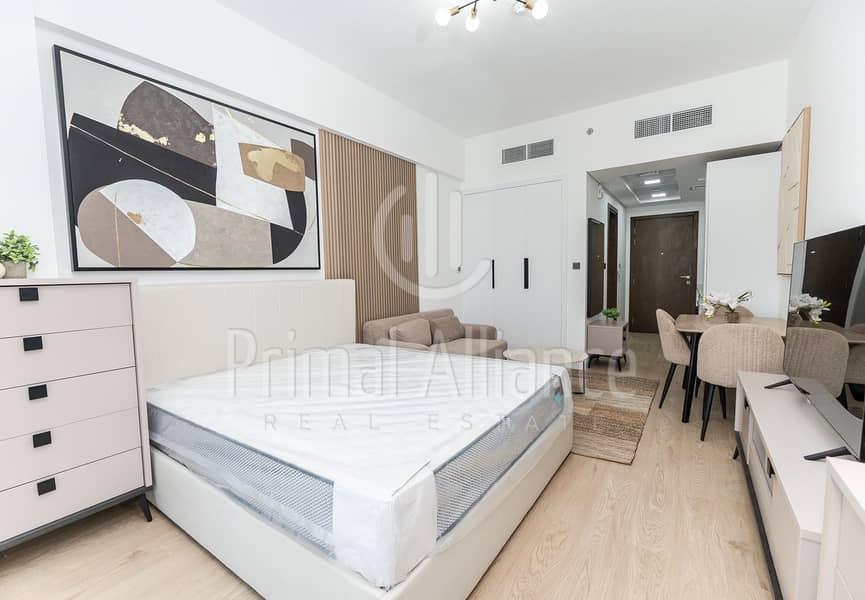 New Fully Furnished | Upgraded | Middle Floor - Image 7