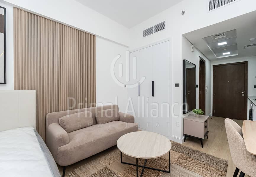 New Fully Furnished | Upgraded | Middle Floor - Image 8