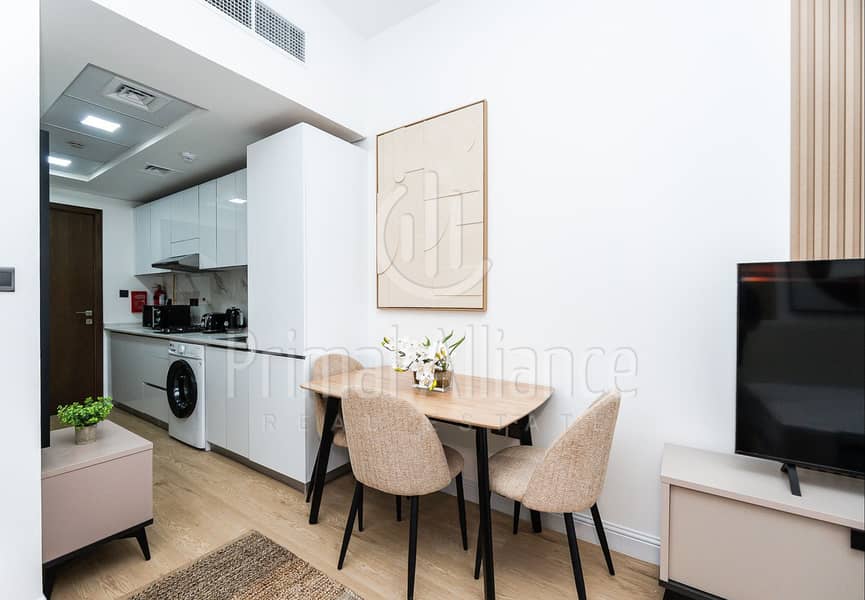 New Fully Furnished | Upgraded | Middle Floor - Image 9