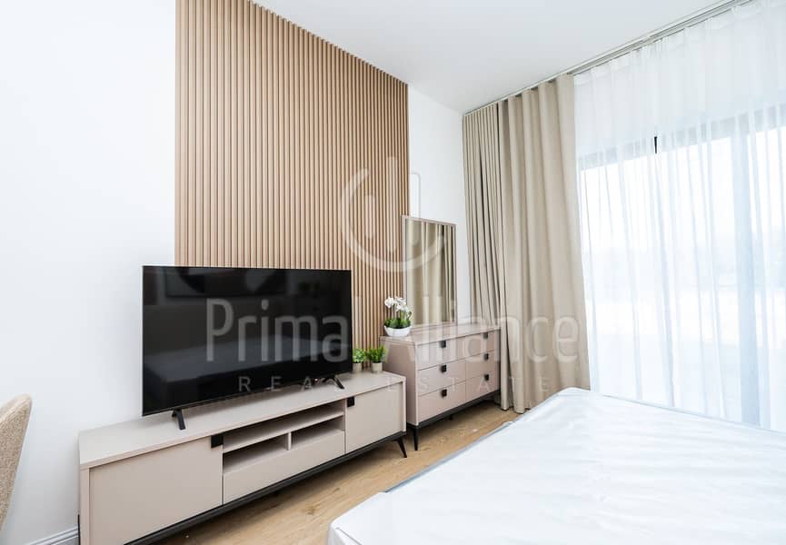 New Fully Furnished | Upgraded | Middle Floor - Image 10