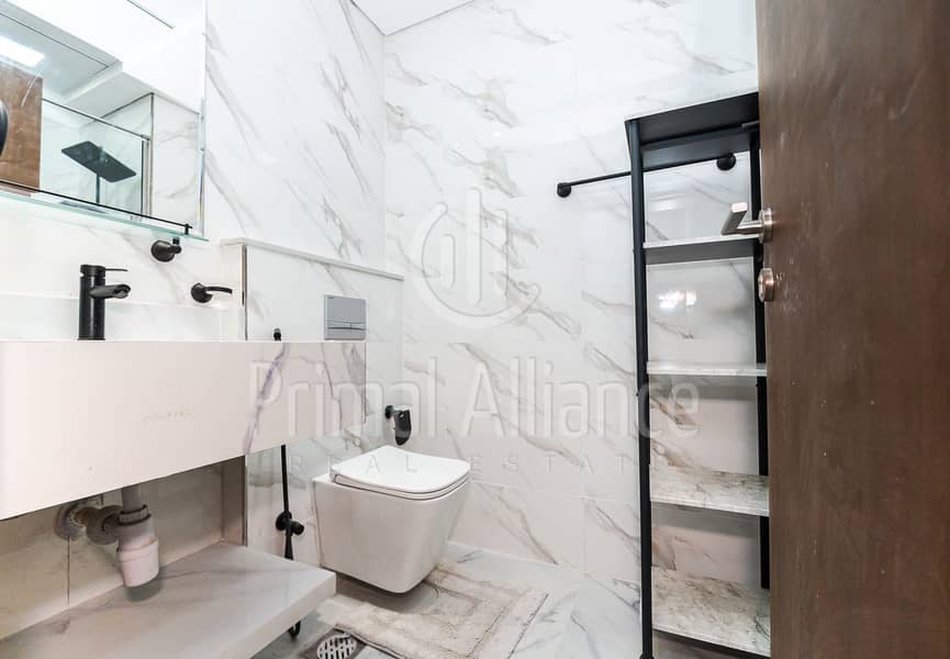 New Fully Furnished | Upgraded | Middle Floor - Image 11